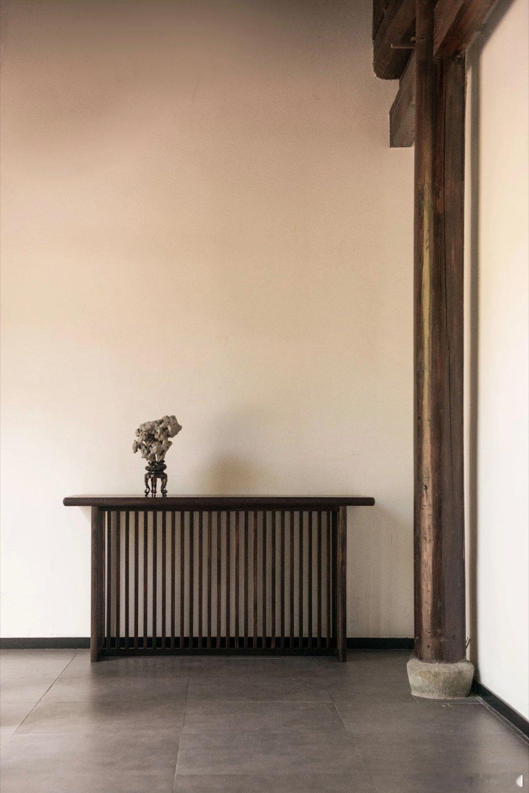 李煜就是一个极度拧巴、毫无定力的亡国之君！面对中原大宋，他既没有吴越钱弘俶那种奉