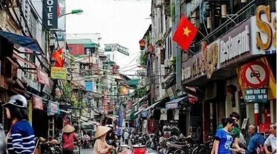 一个美国网民发帖：我刚在中国待了两周。开始的时候我以为我们完蛋了，但是当我回到美