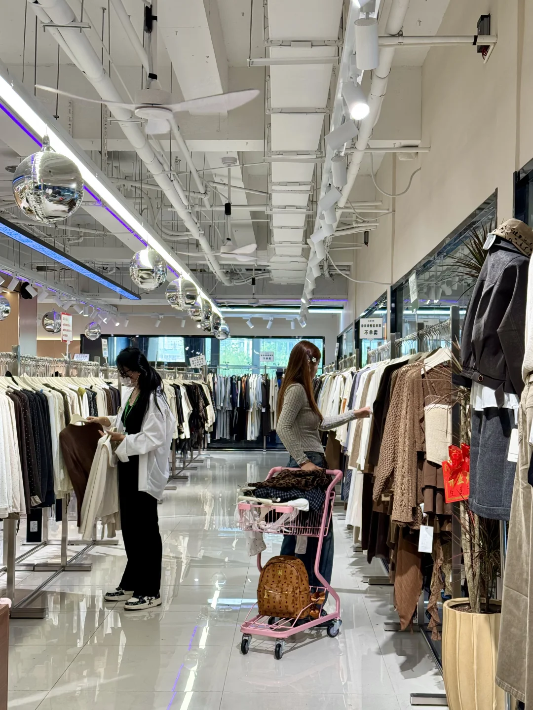 南京鼓楼！！这家女装店真的太好逛了😭