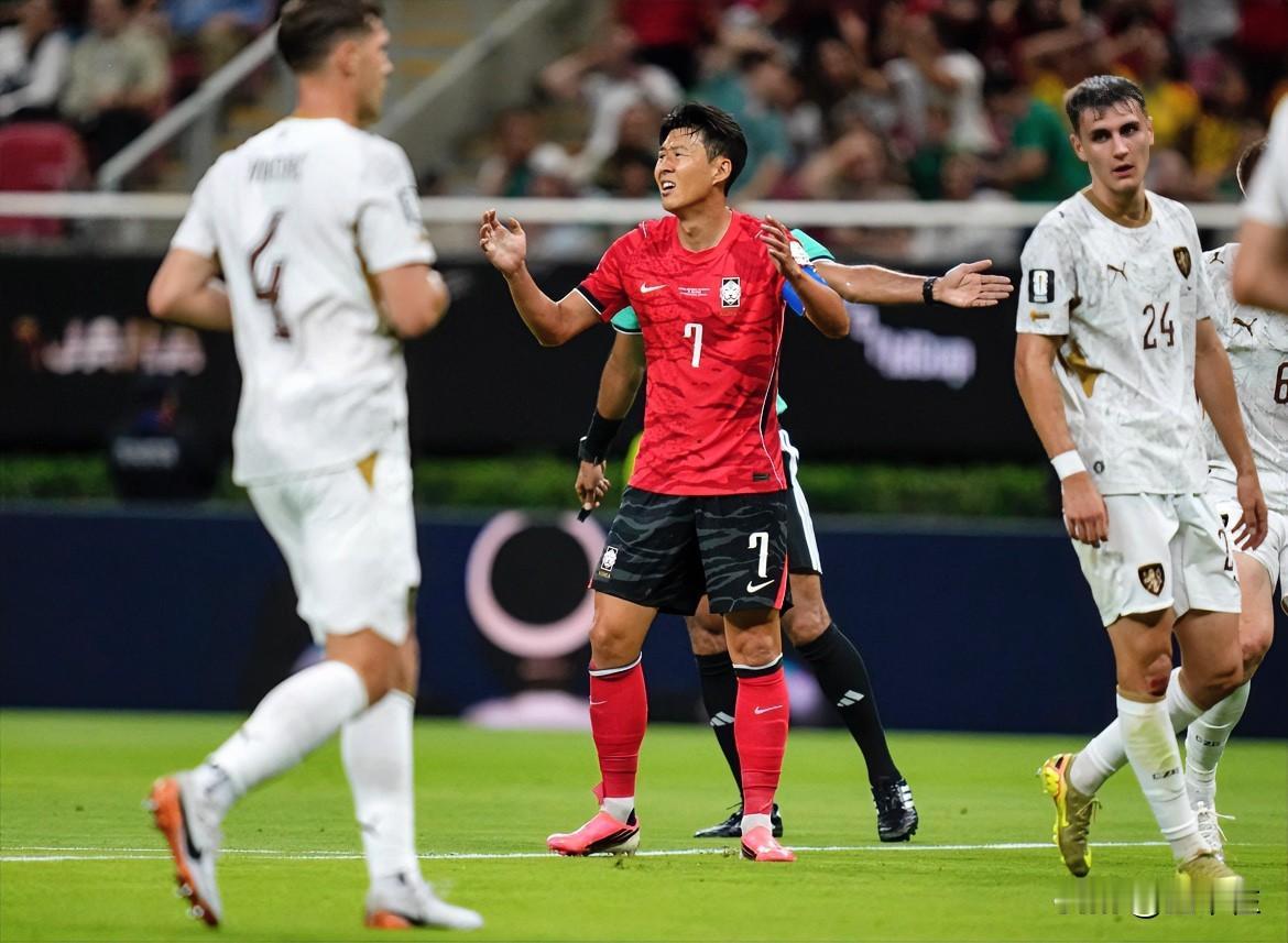韩国2-1捷克赢得开门红，一场“头”和“脚”的较量。有一说一，上半场非常“寡