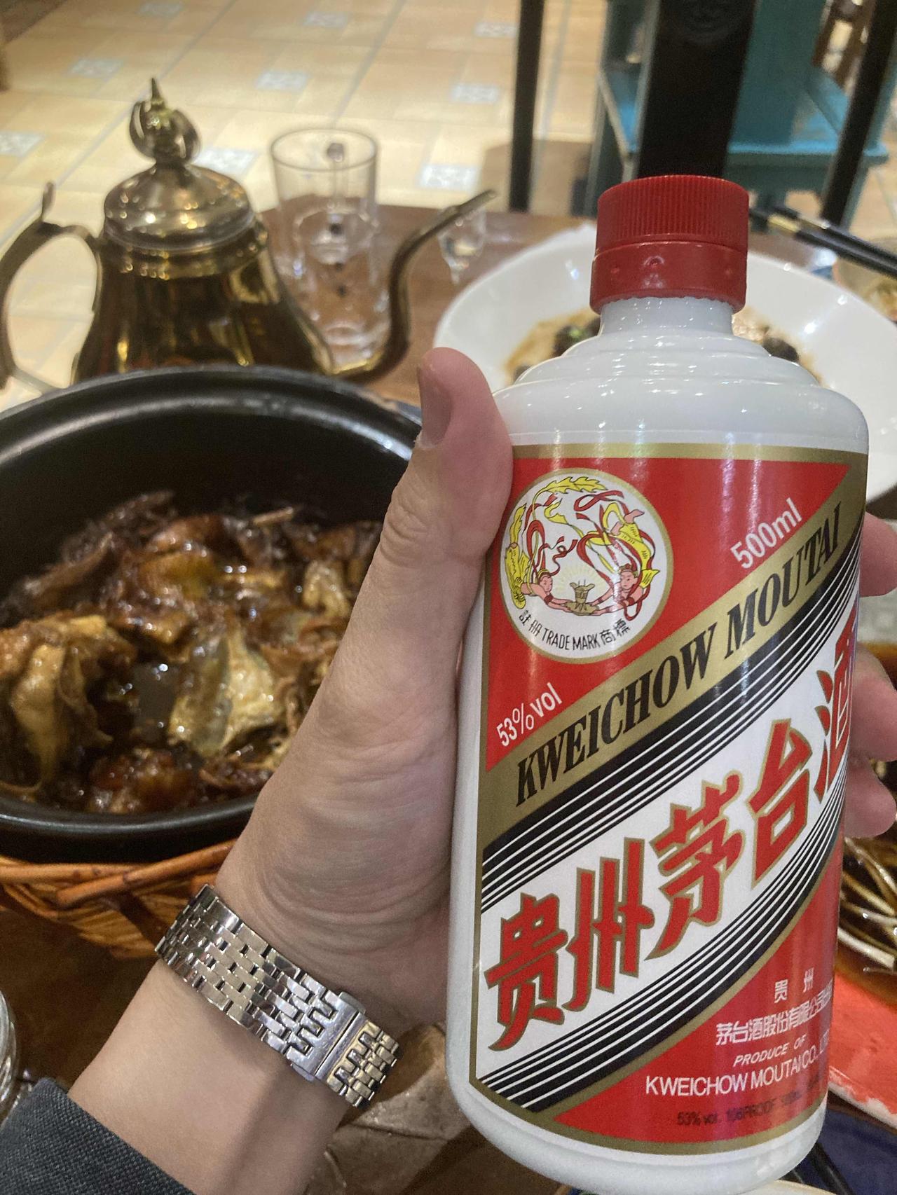 昨天参加一个饭局，同学叫去的，去了后才知道有很多不认识的，是同学读商学院EMAB