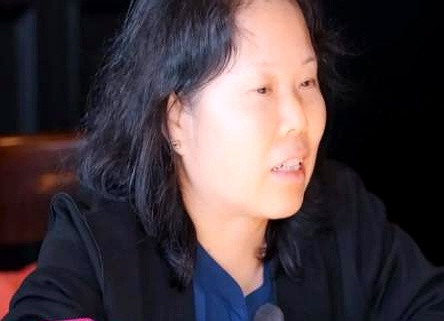 奥运冠军张家齐独居上海半年，亲妈借着录节目才知道她住址，本以为是母女团聚，当晚却直接被女儿送去住酒店