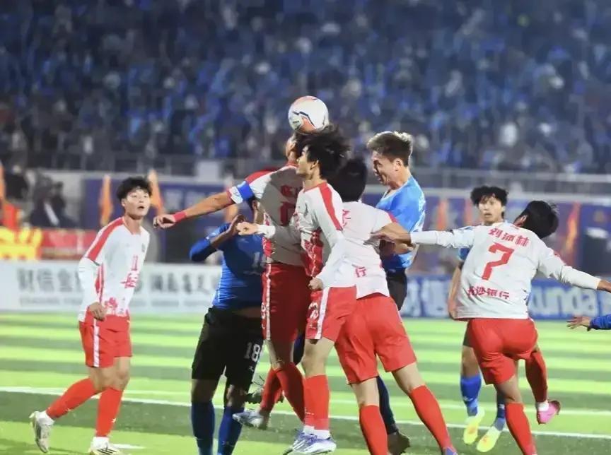 “流量队”夺冠，湘超决赛真是剧本？告花子球场引爆的，可不只是抖音。你发现没