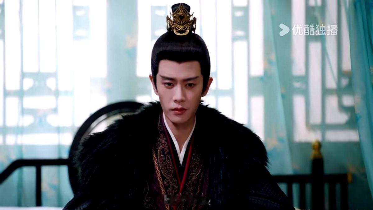 《凤凰台上》第30集剧情迎来重大转折，萧千清与萧焕的兄弟情彻底破裂。萧千清联合杜