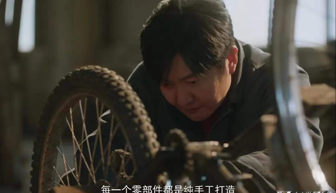 《老舅》播放量破10亿？这数据让我哭笑不得。我必须说，把《老舅》和《漫长的季