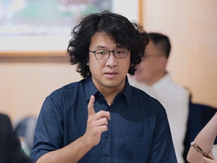 “台独”顽固分子沈伯洋今（1）接受主持人黄光芹专访解释，每个人都有自己兴趣，像他