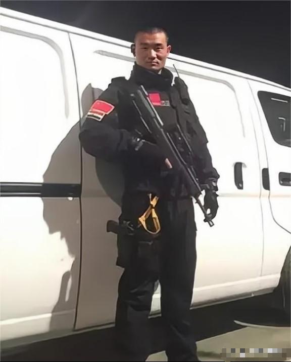 🌞2012年，陕西一小伙为了上百万薪酬，签下死亡合同，冒险到伊拉克当雇佣兵