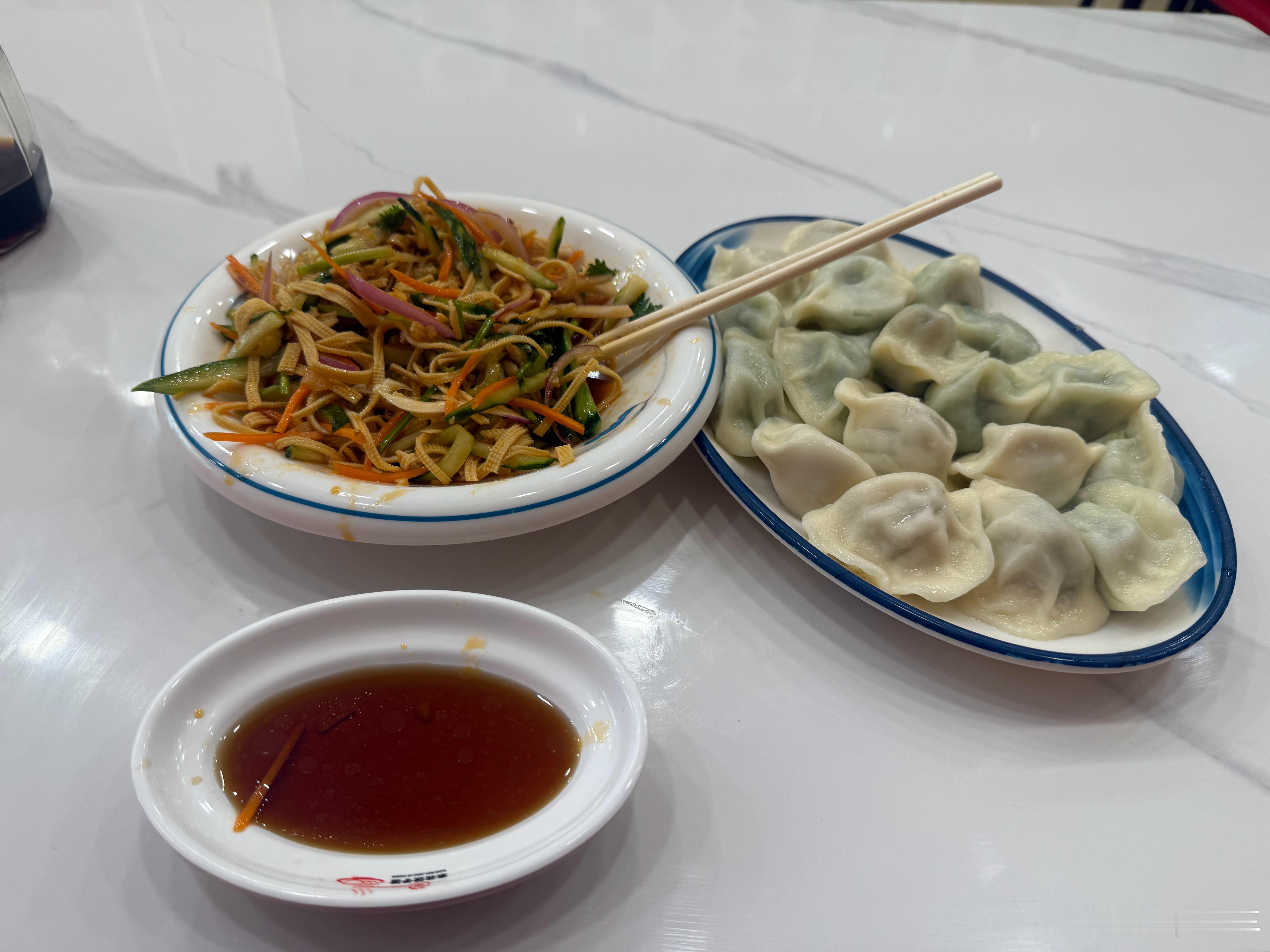 中午简简单单吃盘饺子，晚上招待贵客中午吃什么饺子​​​