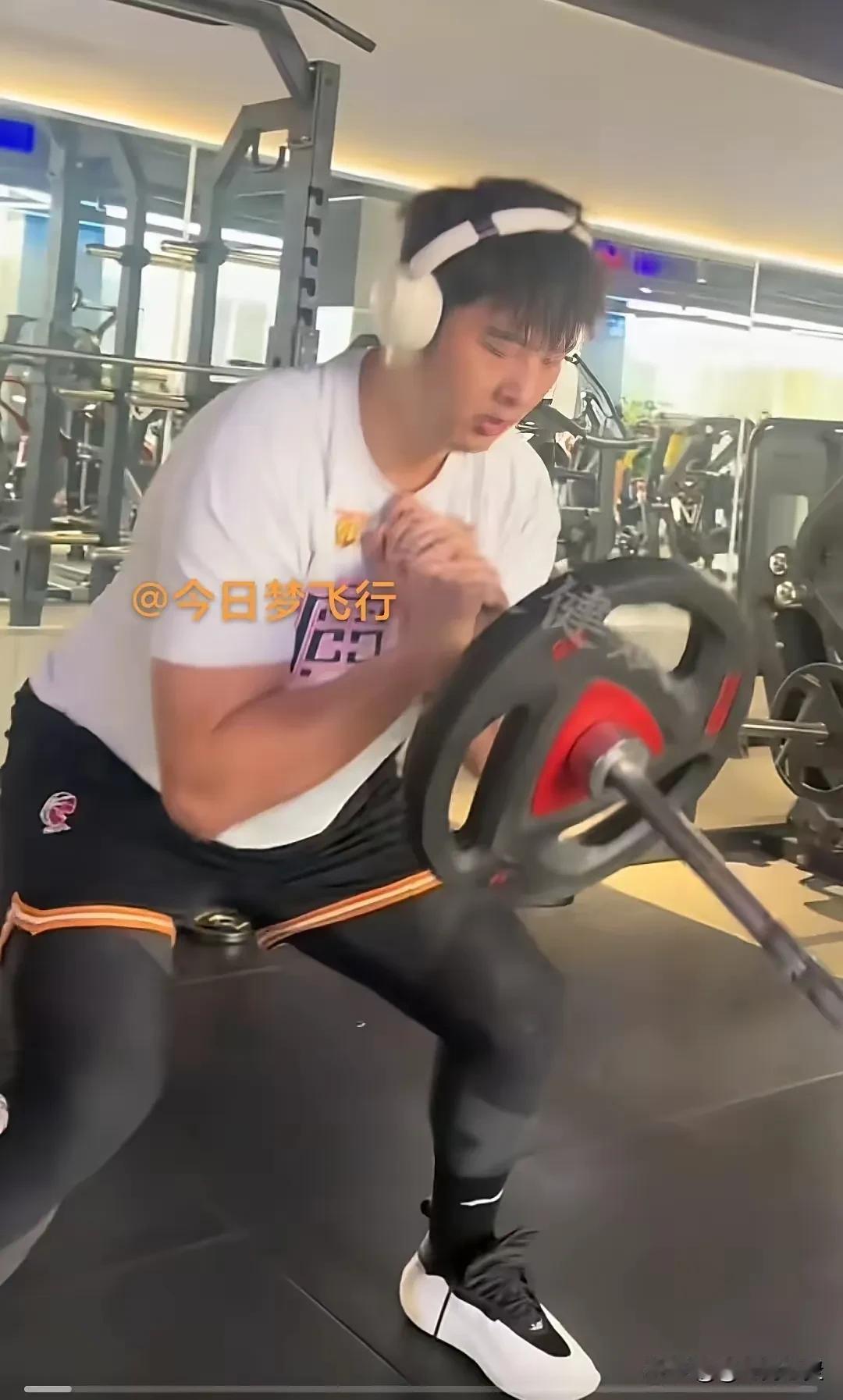 广东队内线告急，会不会重新召回这个大蕃薯？新赛季仅两场比赛，广东队就暴露出内线