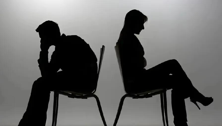 同事这回估计是真得离婚了。都说劝和不劝离，闹这份上，该劝吗？同事周一打电话说