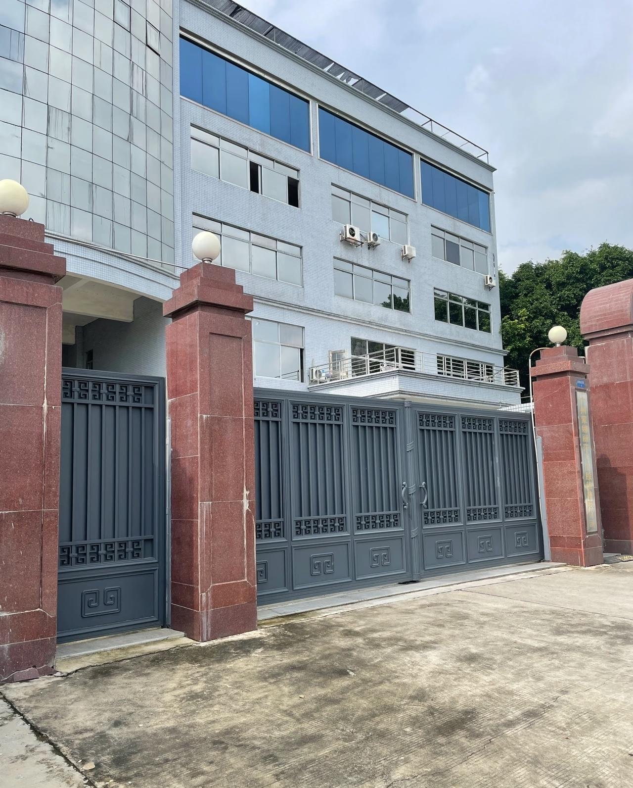 厂里有一个很厉害的业务员，厂里差不多一半的订单是他拿的，但这个业务员纪律很差，天