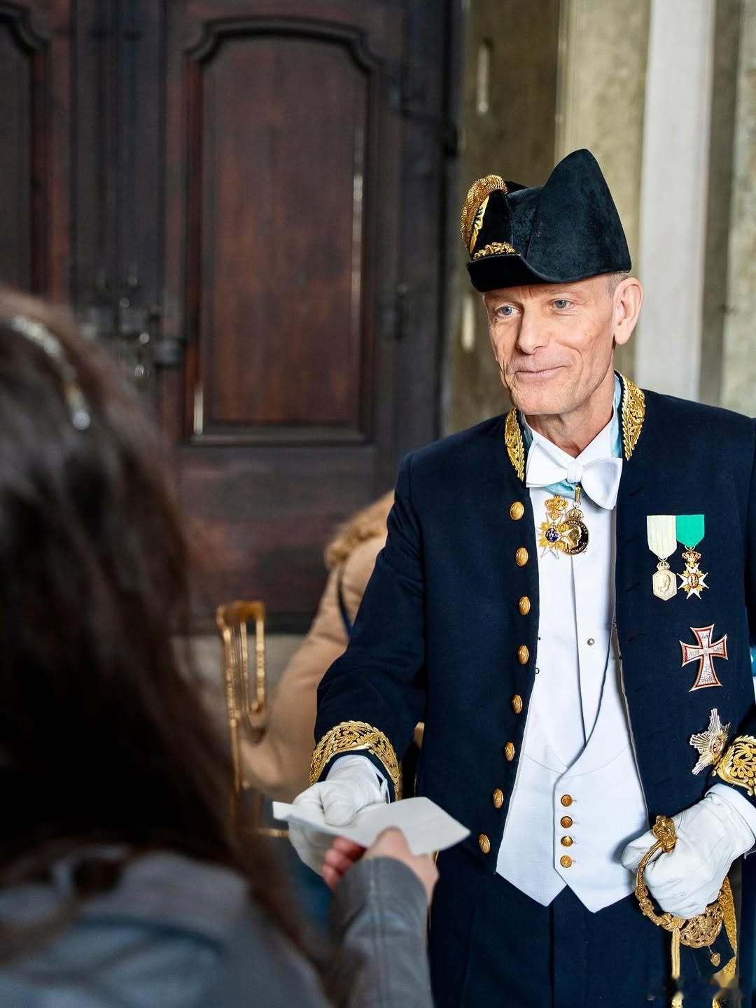 瑞典王室🇸🇪瑞典王室官方ins发布：✍🏼感谢所有斯德哥尔摩市民、游客与