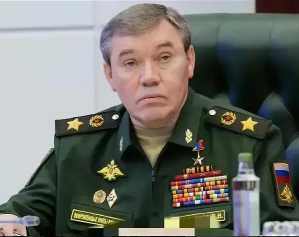 俄军总参谋长格拉西莫夫宣布近段时间取得的成绩，在不足一个月的时间，俄军就控制了乌