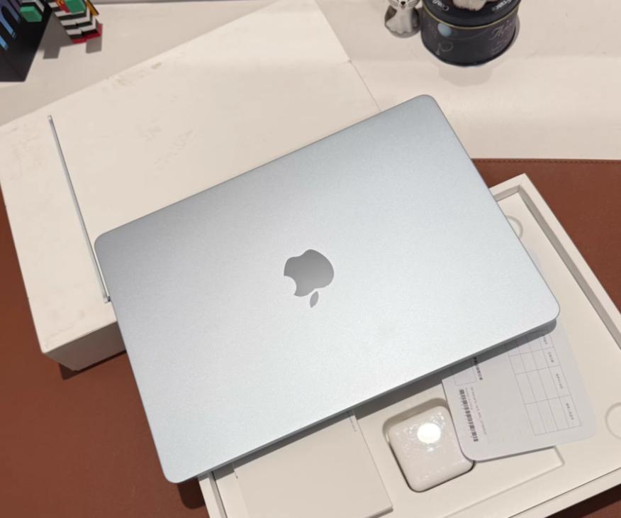 果粉真别不服，今年MacBookAir虽然价格掉得特别离谱，国补后5K+就能拿