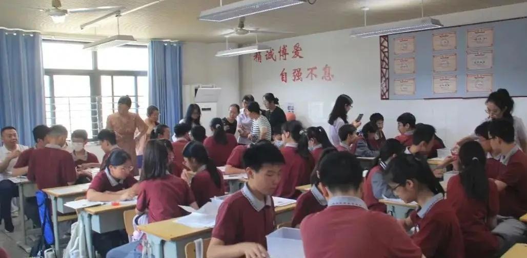 初中这三年，不去补课，完全靠自己可以吗？1、看孩子愿不愿意学，要是不肯学，去补