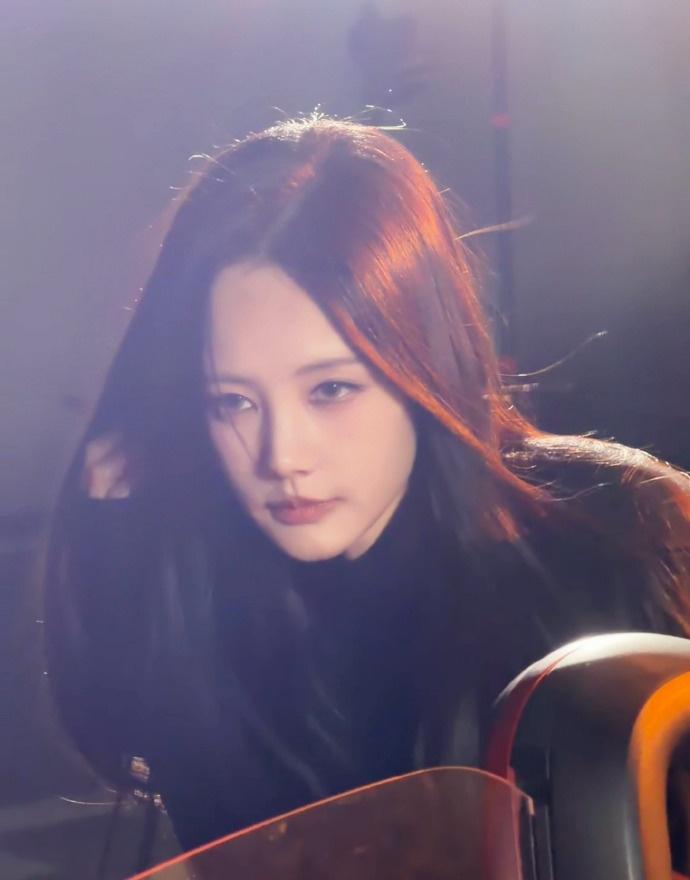 李一桐完全是crush级别，好爽的一张脸啊啊…​​​