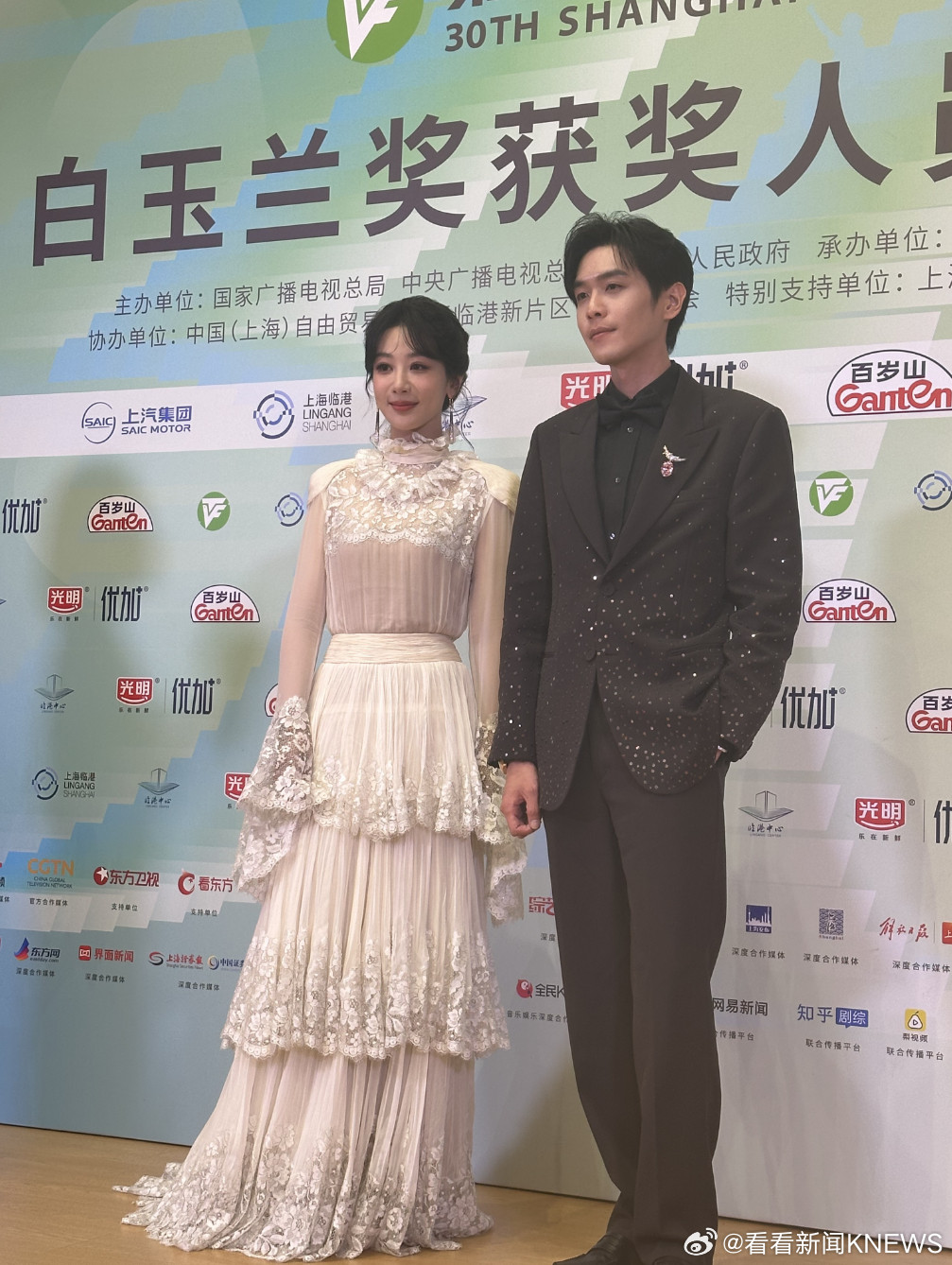 【杨紫张若昀获中国电视节目海外推广大使】6月27日，第30届上海电视节“白玉兰绽