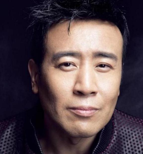 1996年，于和伟喝醉后想从南京长江大桥跳下一死了之，可没想到，女朋友宋林静知道