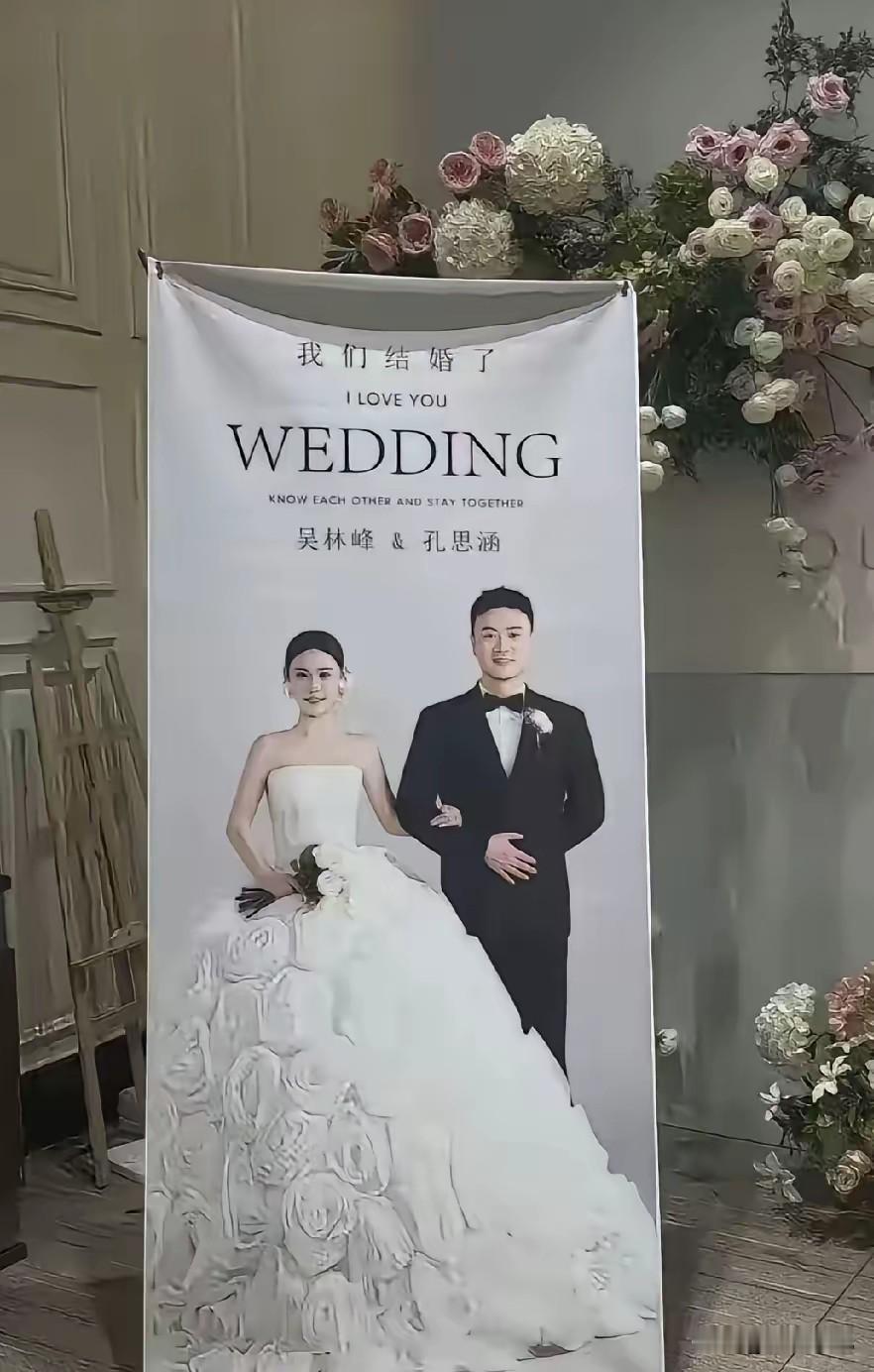 10月上旬，一家酒店。同一天，两场酒。新郎是他。百日宴主角，也是他。讲真，电视剧都不敢这么写。一场婚