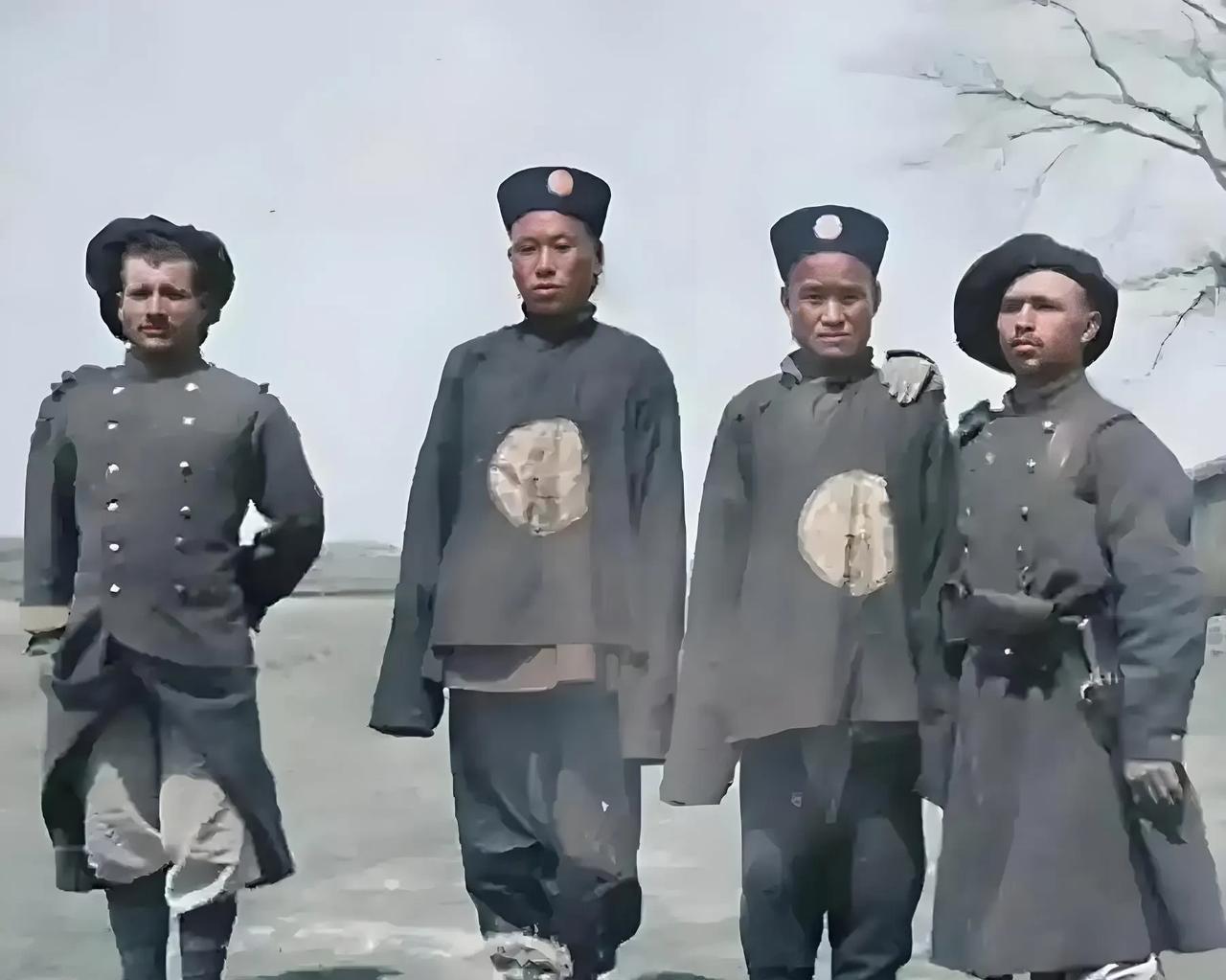 参加防守京师的清军总兵力达到10万人以上，是八国联军兵力的8倍，可是这10万之众