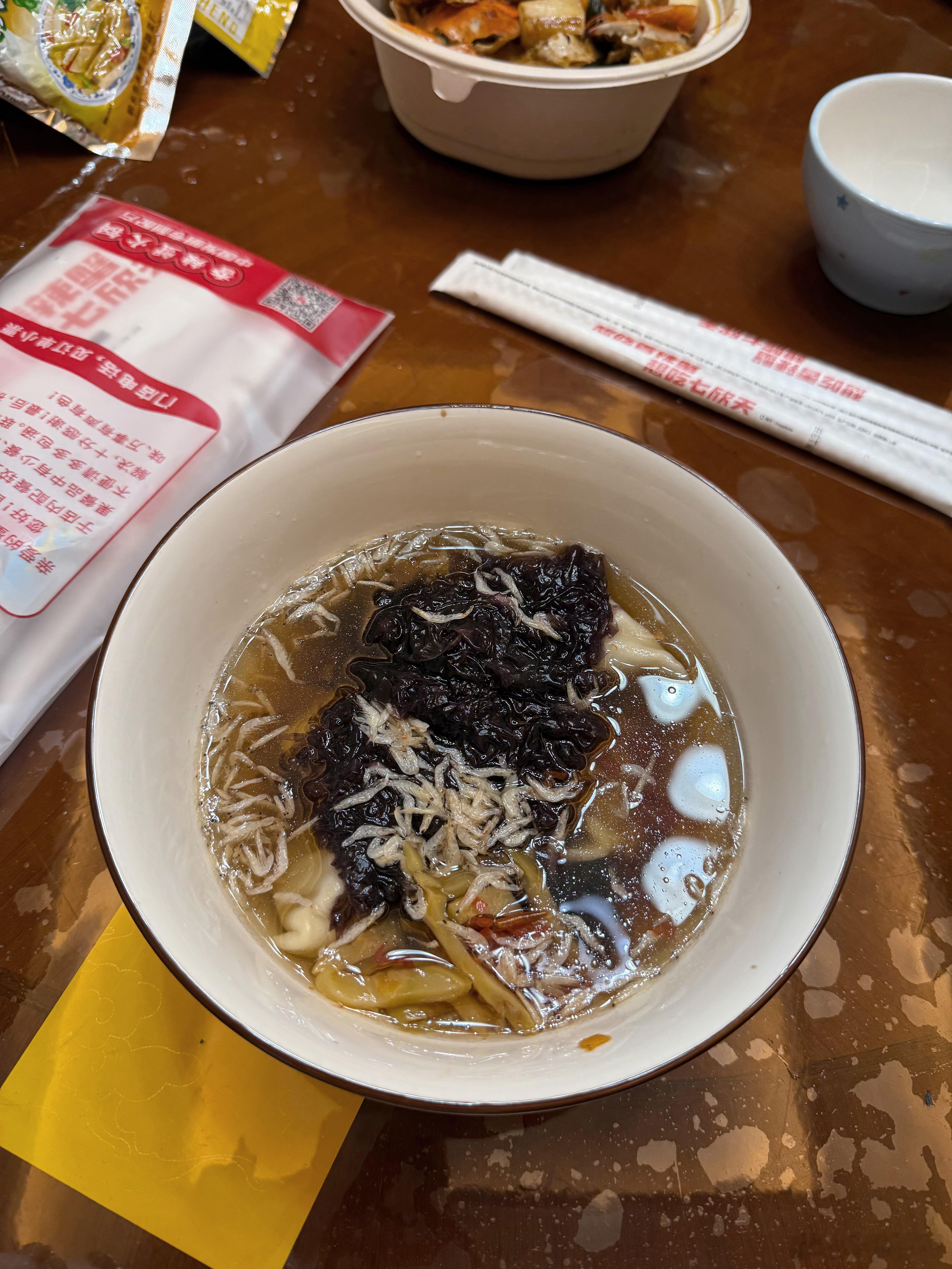 哼有人说再给我做吃的就是狗哈哈刚来就吃上了😋​​​