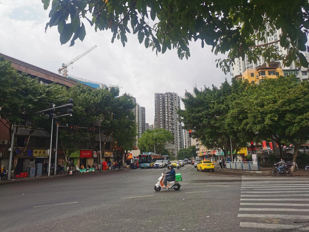 早在2024年的9月份，我就告诉大家要涨工资了，要迎接惊天的巨浪，要用盆去接泼天