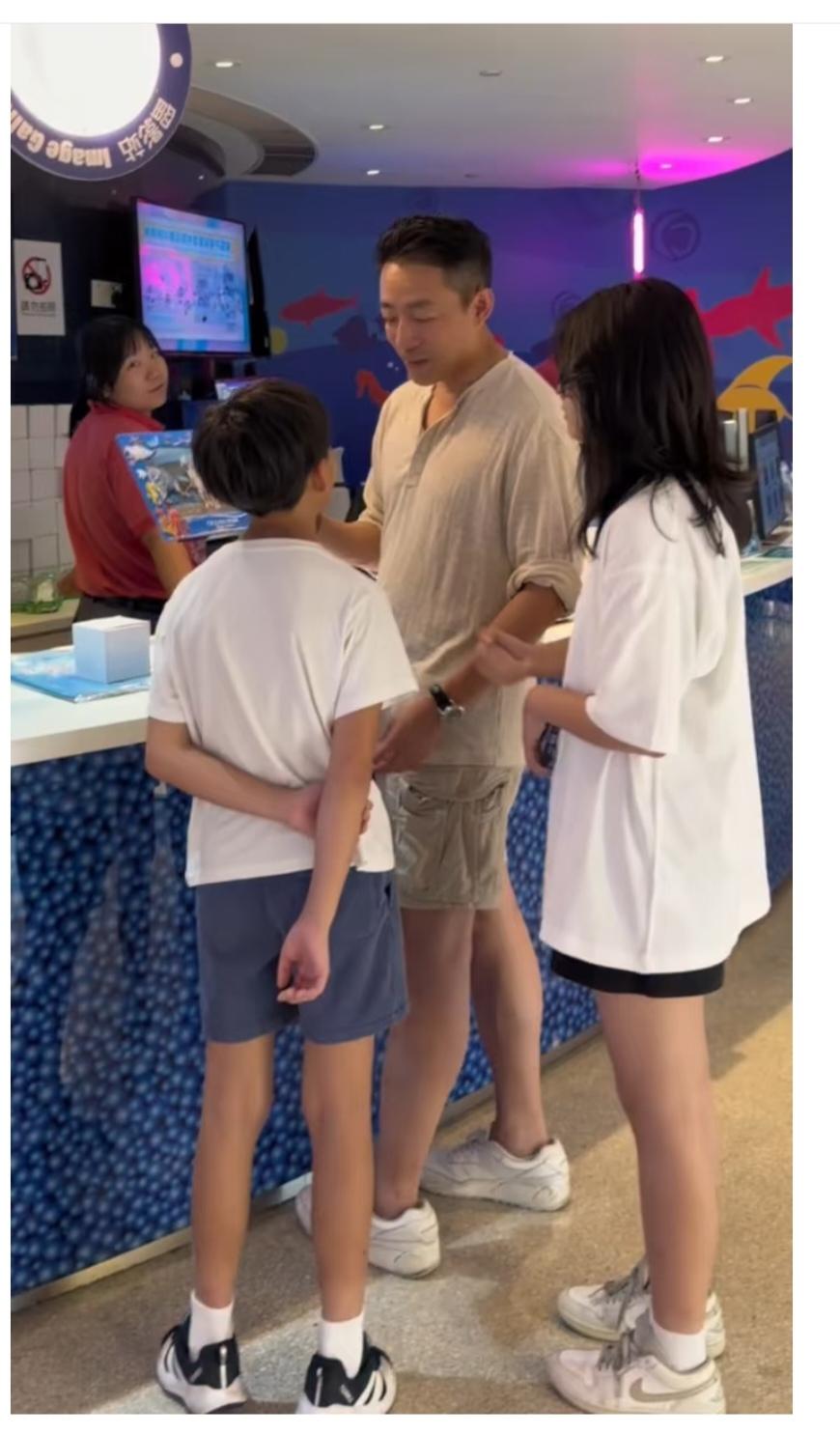汪小菲真是个合格的好爸爸，亲自带一双儿女旅游，两个孩子都长了不少，儿子看起来似乎