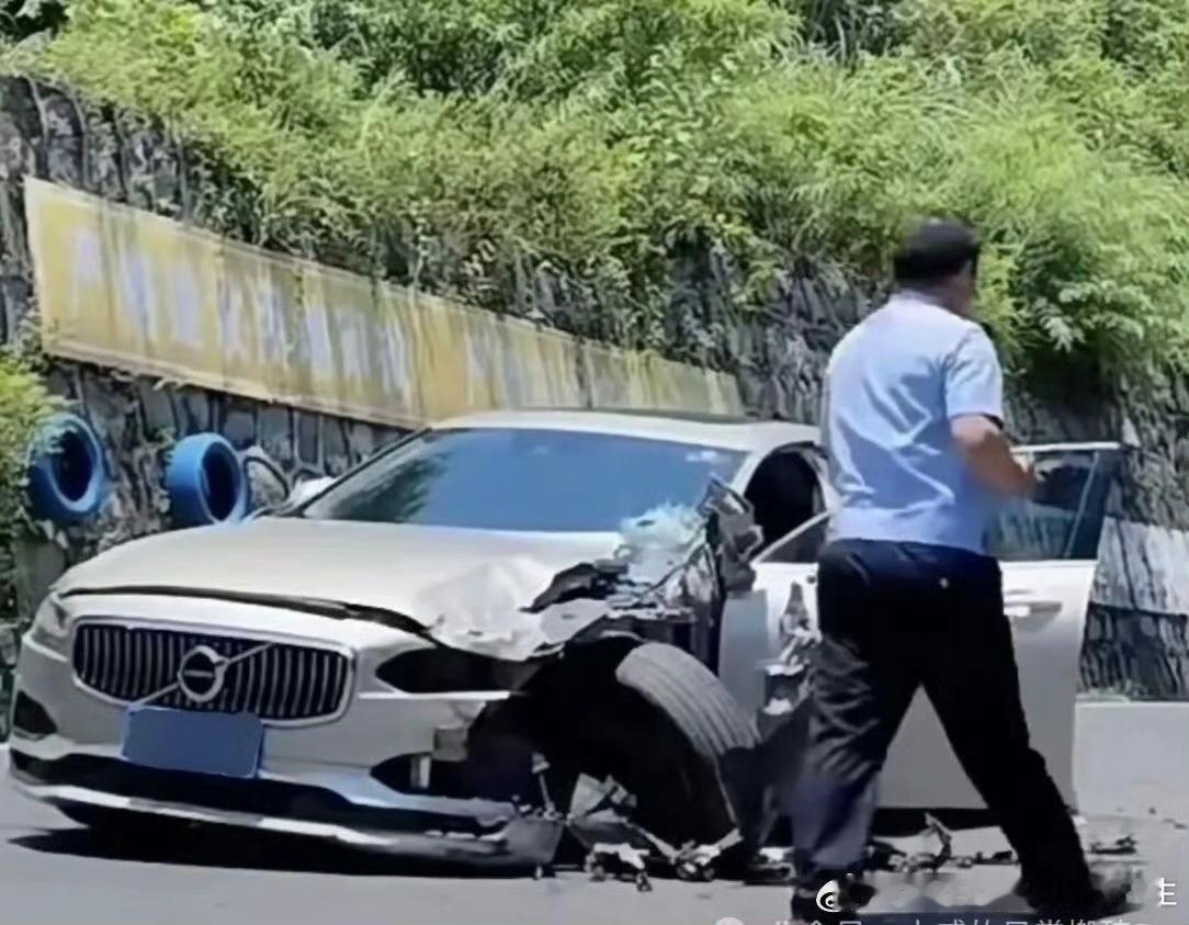 汽车丢轮保命技术雷军提到小米YU7有一个“丢轮保命”的设计，可以在偏置碰撞的时