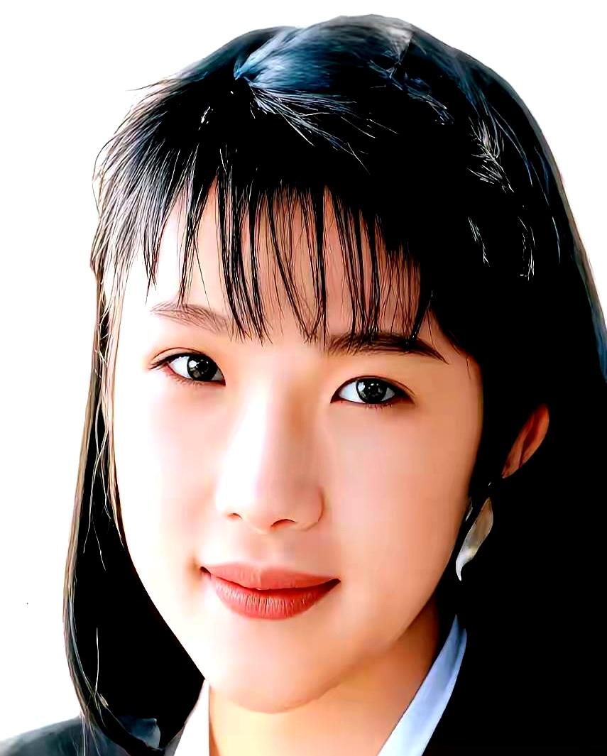 高市早苗脱形与她的极右翼色彩成正比。高市今年64岁，随着年龄的增长活成了漫画形象