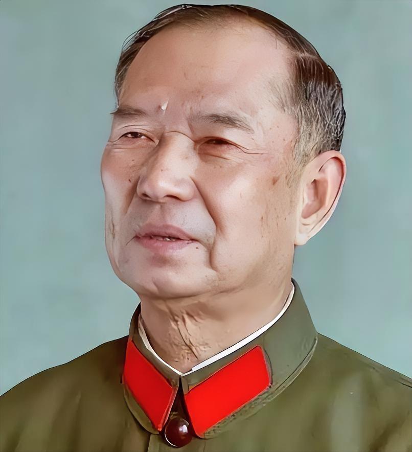 1982年，开国少将尤太忠视察部队，见一副团长好生眼熟，暗骂一句大事不好，立刻打