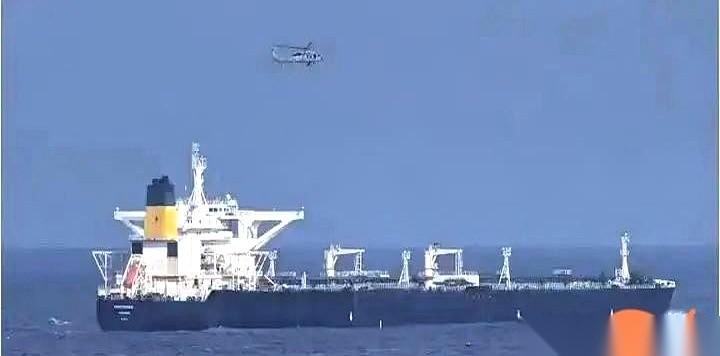 真的，有时候你不得不佩服，有些狠人是懂怎么拿捏人性的。一艘油轮，被美国大兵在海