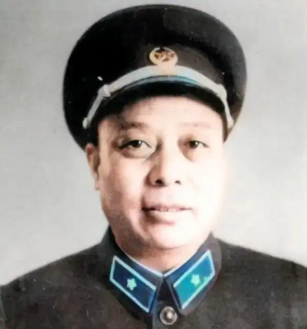 他是汪东兴的副手，曾任中央警卫团首任团长，1976年后却销声匿迹无私无畏，坚定