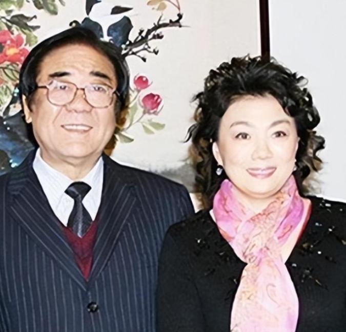 当年，金铁霖和李谷一一直没有孩子，为了不耽误李谷一，金铁霖提出离婚，离婚后，金铁