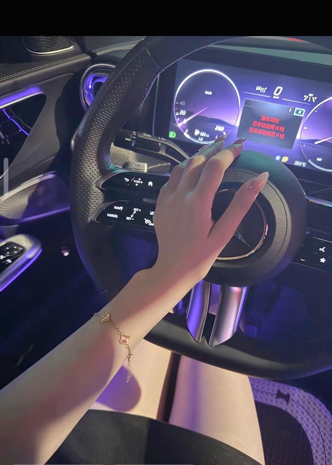 我连杯奶茶都舍不得喝，9块多的98油毫不犹豫的干满！！！！