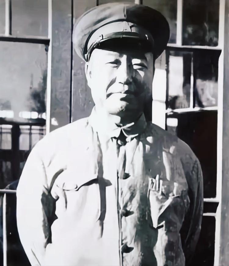 董其武起义后，儿子董济民如何在台湾艰难生存。董其武起义时，儿子董济民还在重庆