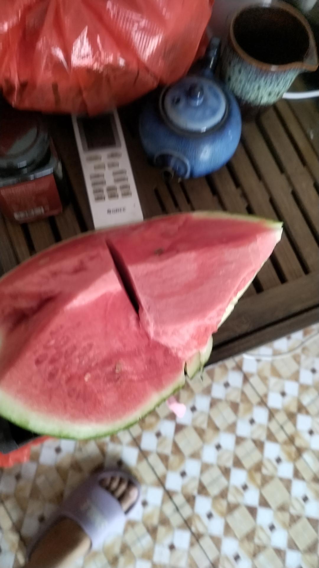 很多人总觉得人走茶凉是世态炎凉，心里满是不甘和失落，可在我看来，这本就是生活最真