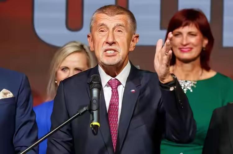 捷克大选一出结果全欧洲都傻了眼，之前还哐哐给乌克兰送炮弹的“援乌老大哥”一夜之间