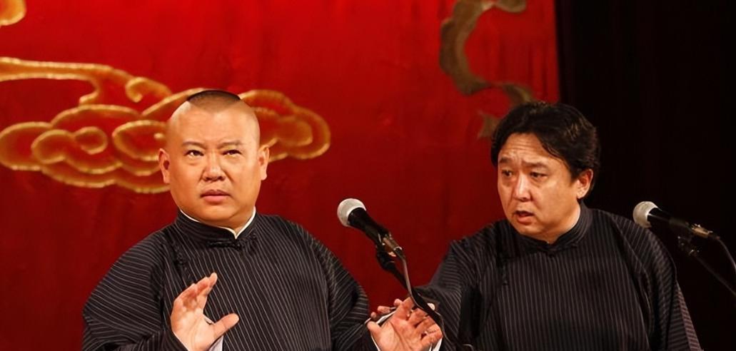 🌞2008年，郭德纲讽刺某演员：“北京有个著名相声艺术家，他闺女是个演员，