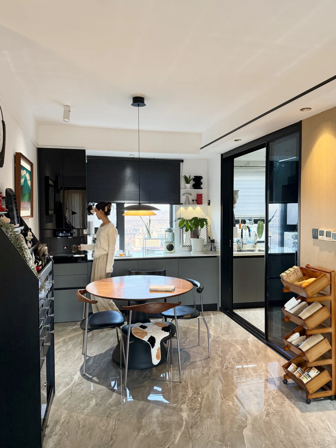 谁能想到！靠窗还可以这么设计餐边柜