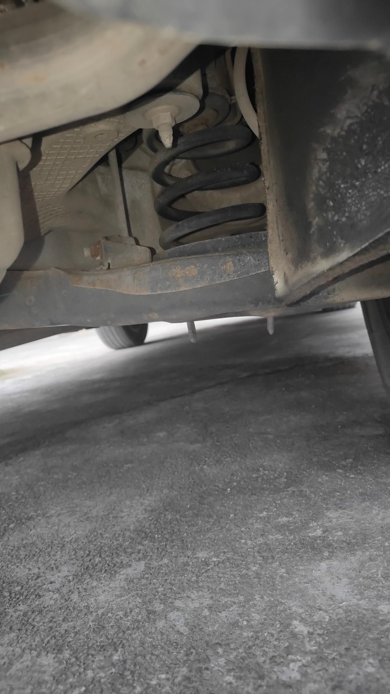 红旗hs5的后悬挂系统你们猜猜看是几连杆悬挂