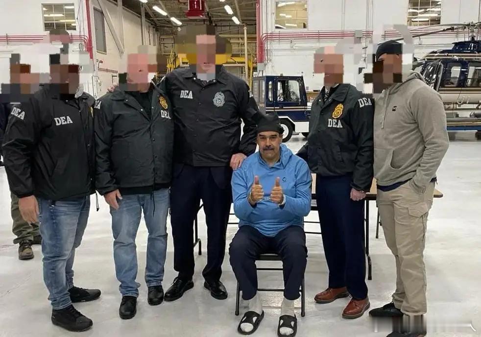 老马点赞了！这张照片我一开始还以为是AI合成的呢，没想到居然是真的！