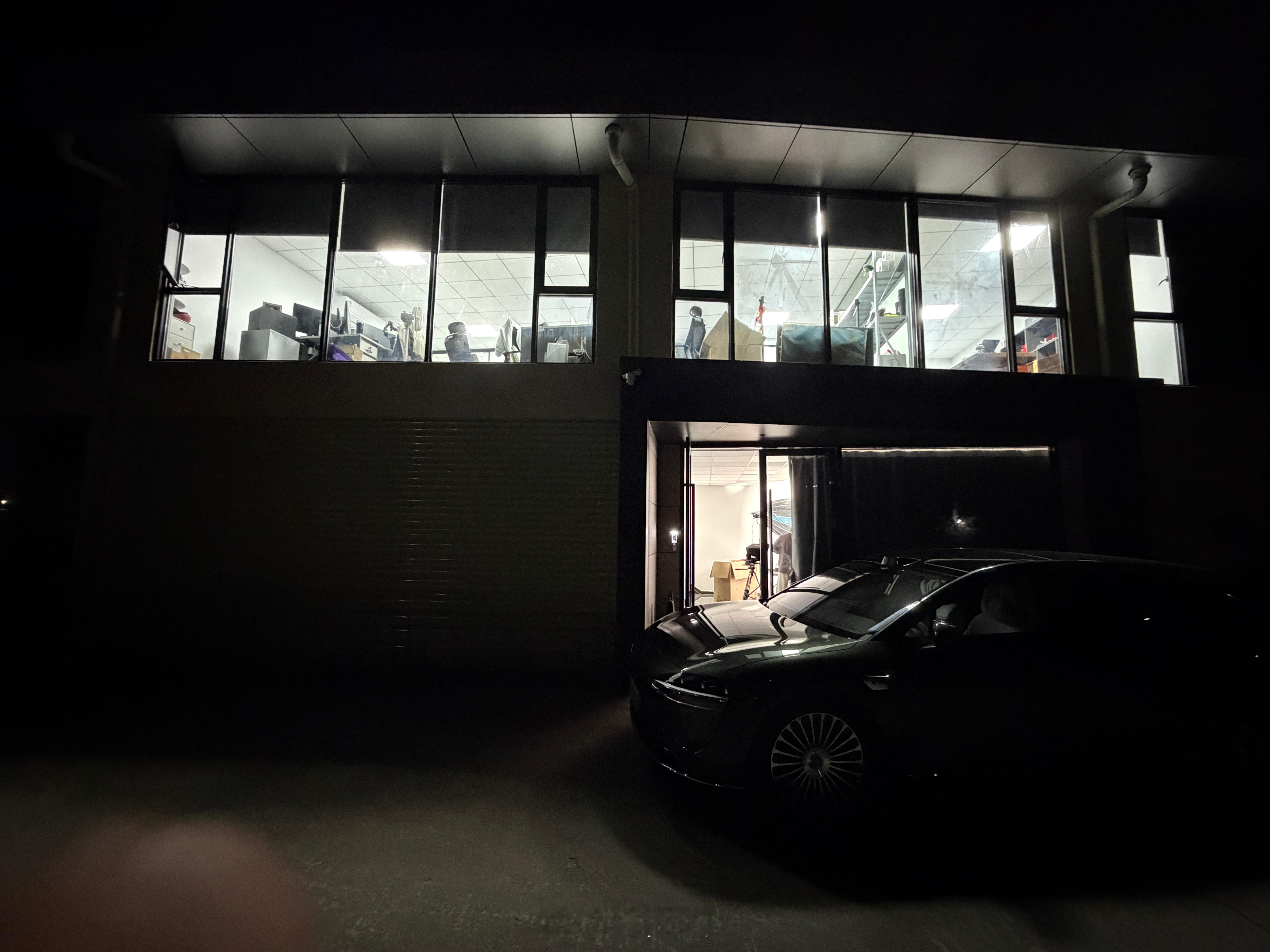 下班明早八点半飞机，回去还能睡三个半小时