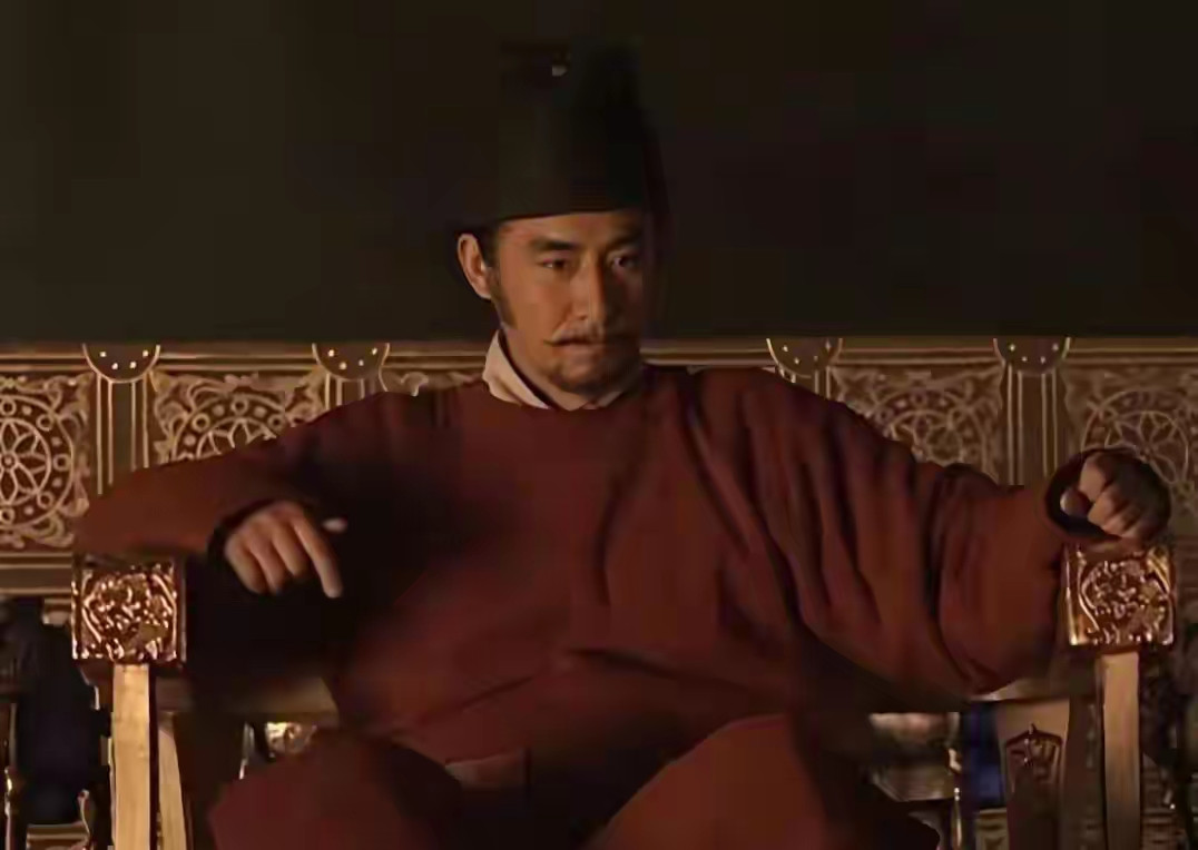 曾国藩回乡祭祖，见一农妇衣不蔽体，他直接下令：当地官员全砍了！各位老铁，今天咱们聊个狠人——曾国藩。