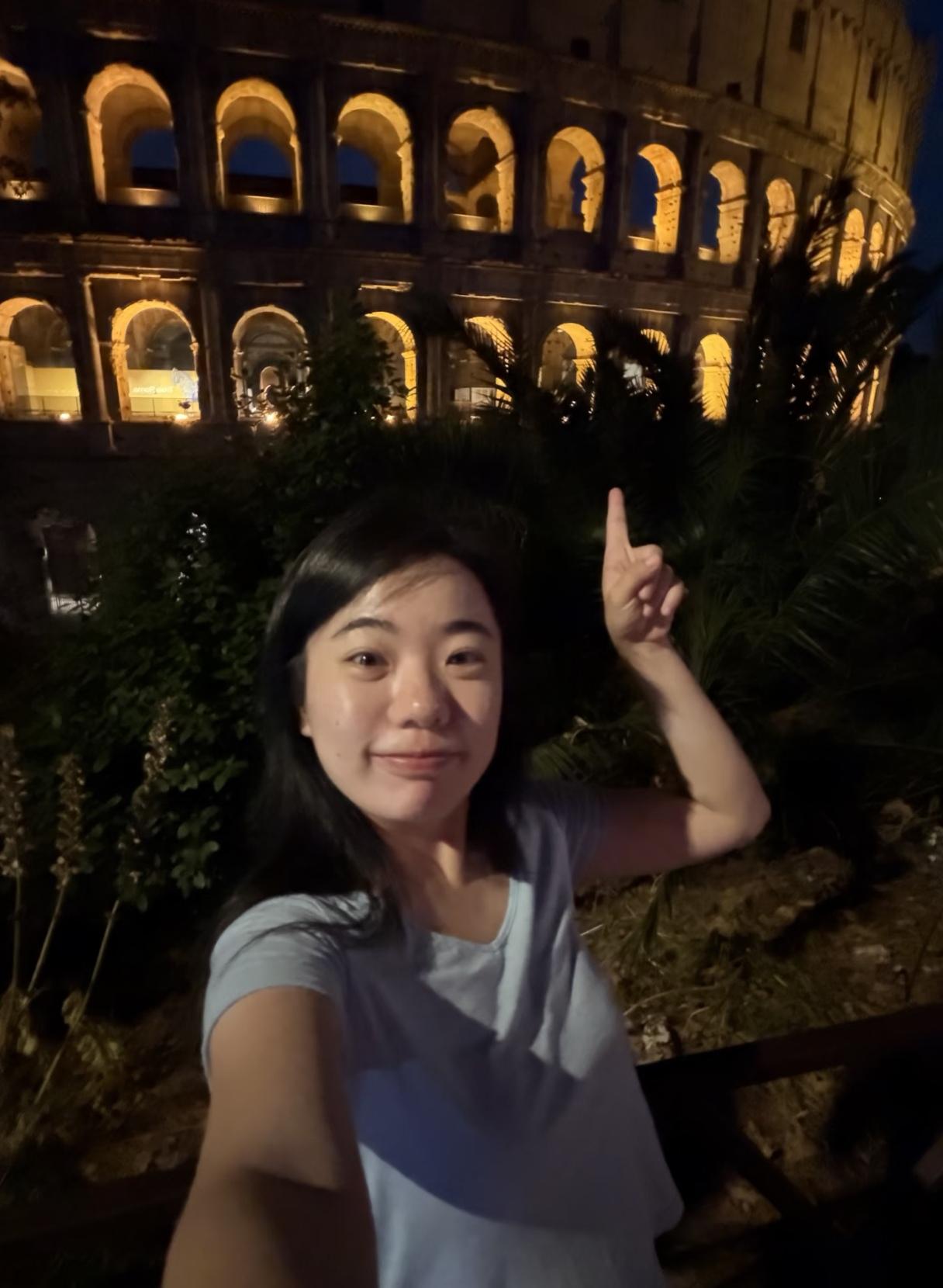 不管事情闹得再大，实际上蒋方舟根本一点儿也不慌，看她的社交平台上最近发的照片
