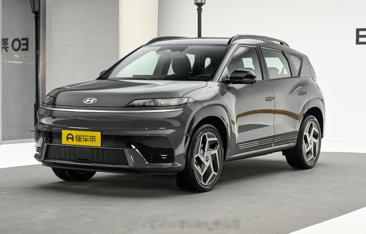 全新北京现代EO羿欧正式上市，11.98万元起售，提供两驱和四驱两种驱动形式。