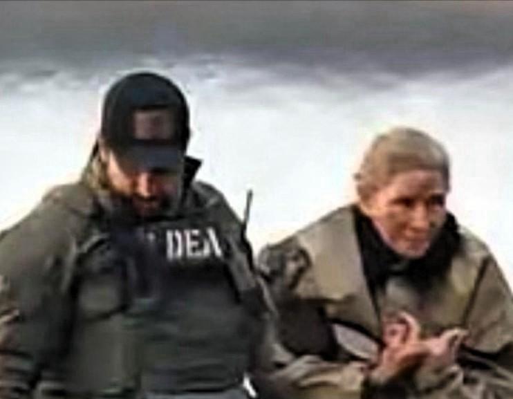 悲哀！总统夫人，惊恐眼神。那张抓拍的照片在社交平台疯传，镁光灯下本该优雅得体