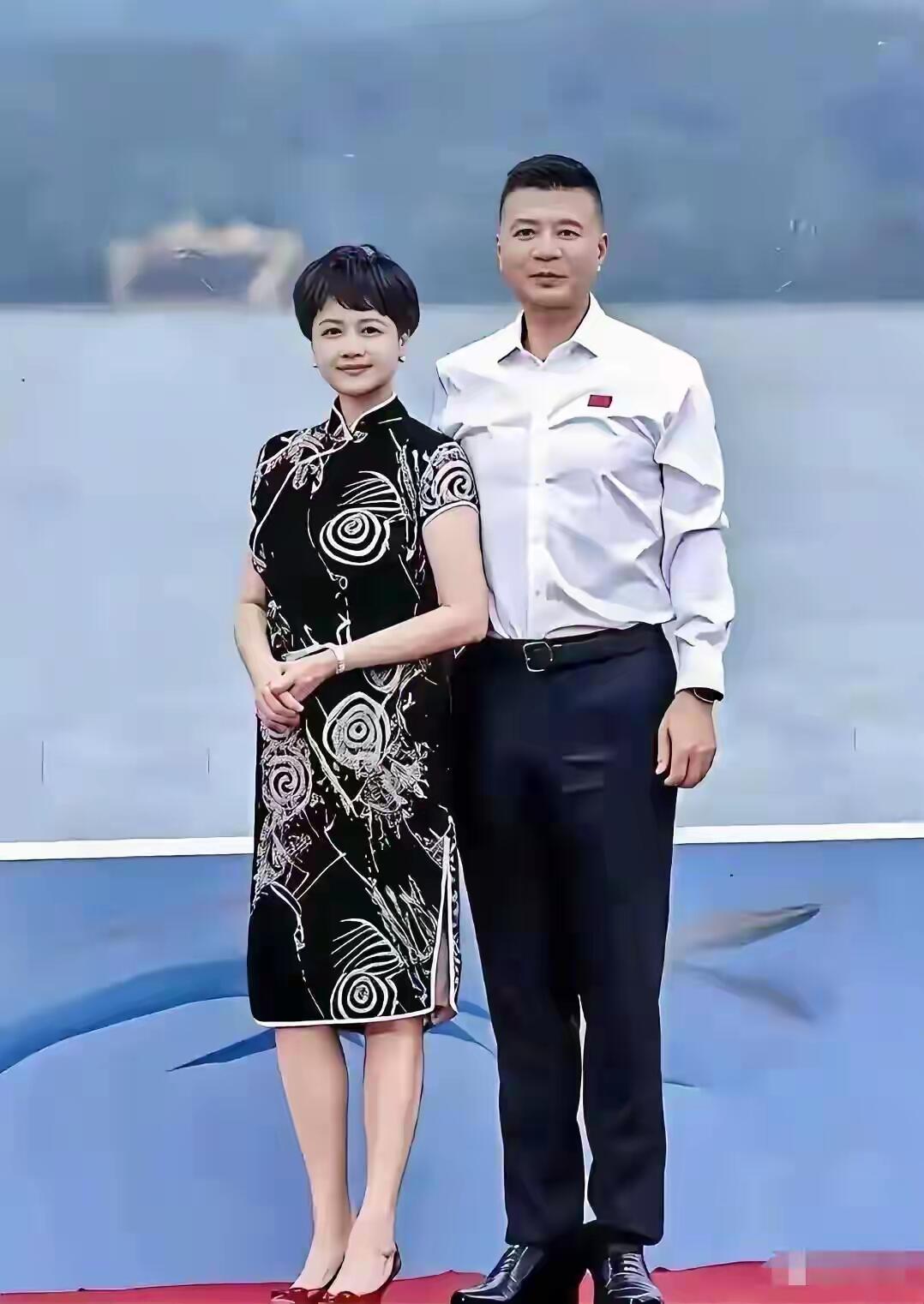 每次看到茹萍，真的会被她白到发光的肤色惊艳到，她不仅老了也好看，就算是气质这块也
