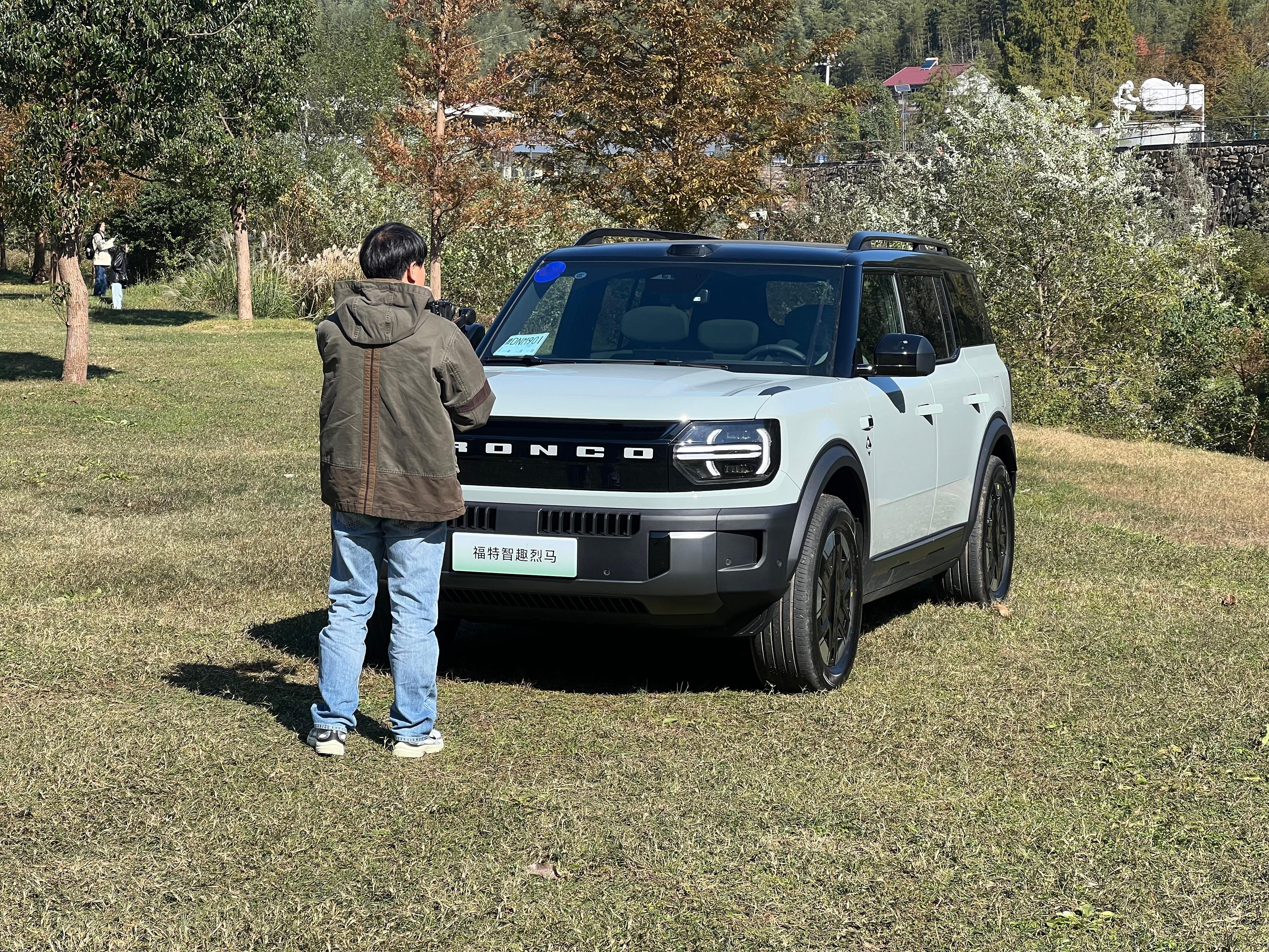 福特智趣烈马增程版试驾感受：1.纯电确实有前备厢，NVH也更好。但是增程版是绝