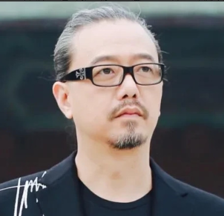 2004年，张锦程和张延结婚，婚后不久，张延发现自己怀孕了，她激动地打电话把这个