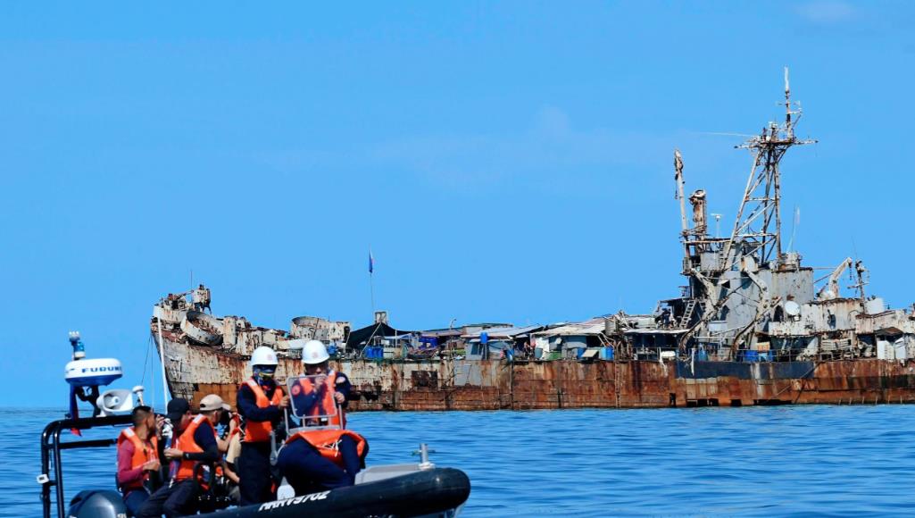 我们中国不欠菲律宾什么的，近日菲律宾一边派船闯我国的黄岩岛，一边要求中方保证对菲